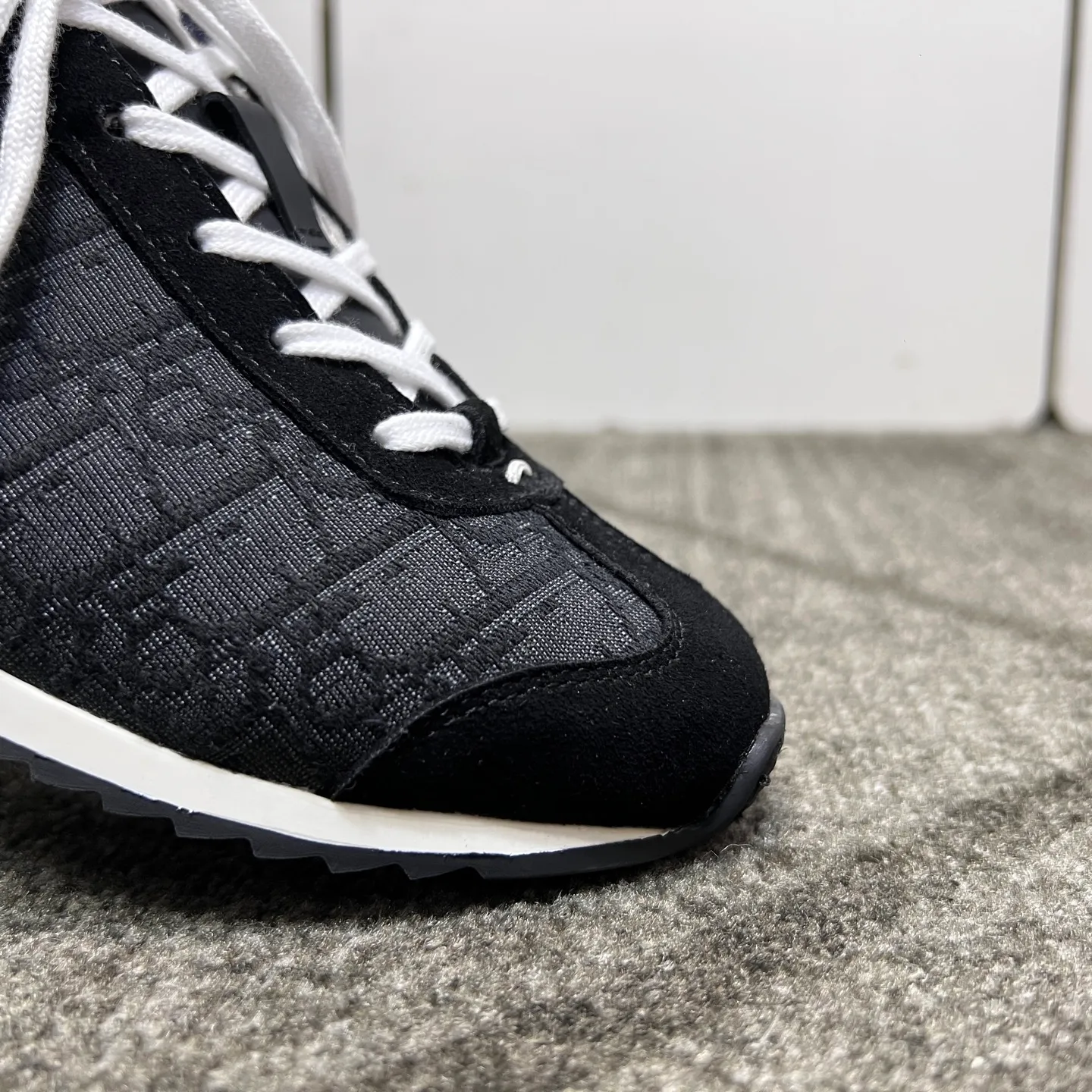 Factory price: 420💰【DIAo•Dior】Original quality.~ Unique modern style sneakers. 🏃A must-have casual shoe for trendy men😍😍 Original brand imported from Italy, imported original leather, sheep lining (refuses to discolor and grind feet) Sole: Original sole provided by the original factory, French lazy style design ⚠️Fit to the feet, original quality, super comfortable original sole. It’s like shooting the real thing 🎬The real thing is better, high-quality sneakers, size: 38-44, custom-made 45